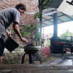 Cara memindahkan bonsai dari pot..satu. Ke pot yang lainnya. - YouTube